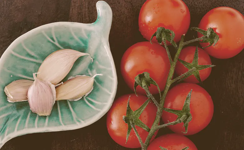 garlic and tomatoes on a table